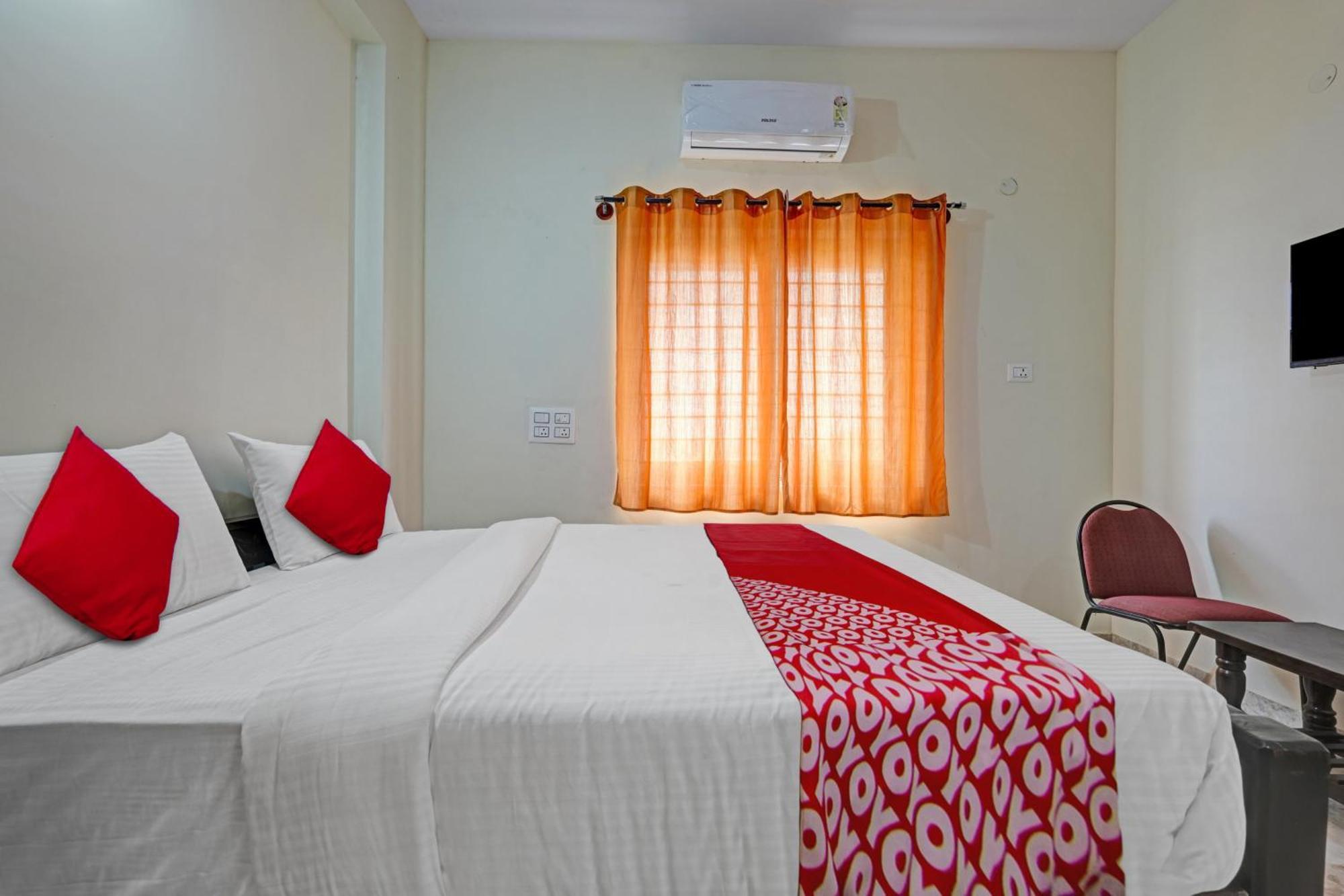 Hotel O Sri Chowdeshwari Boarding And Lodging Tavarikere Exterior foto