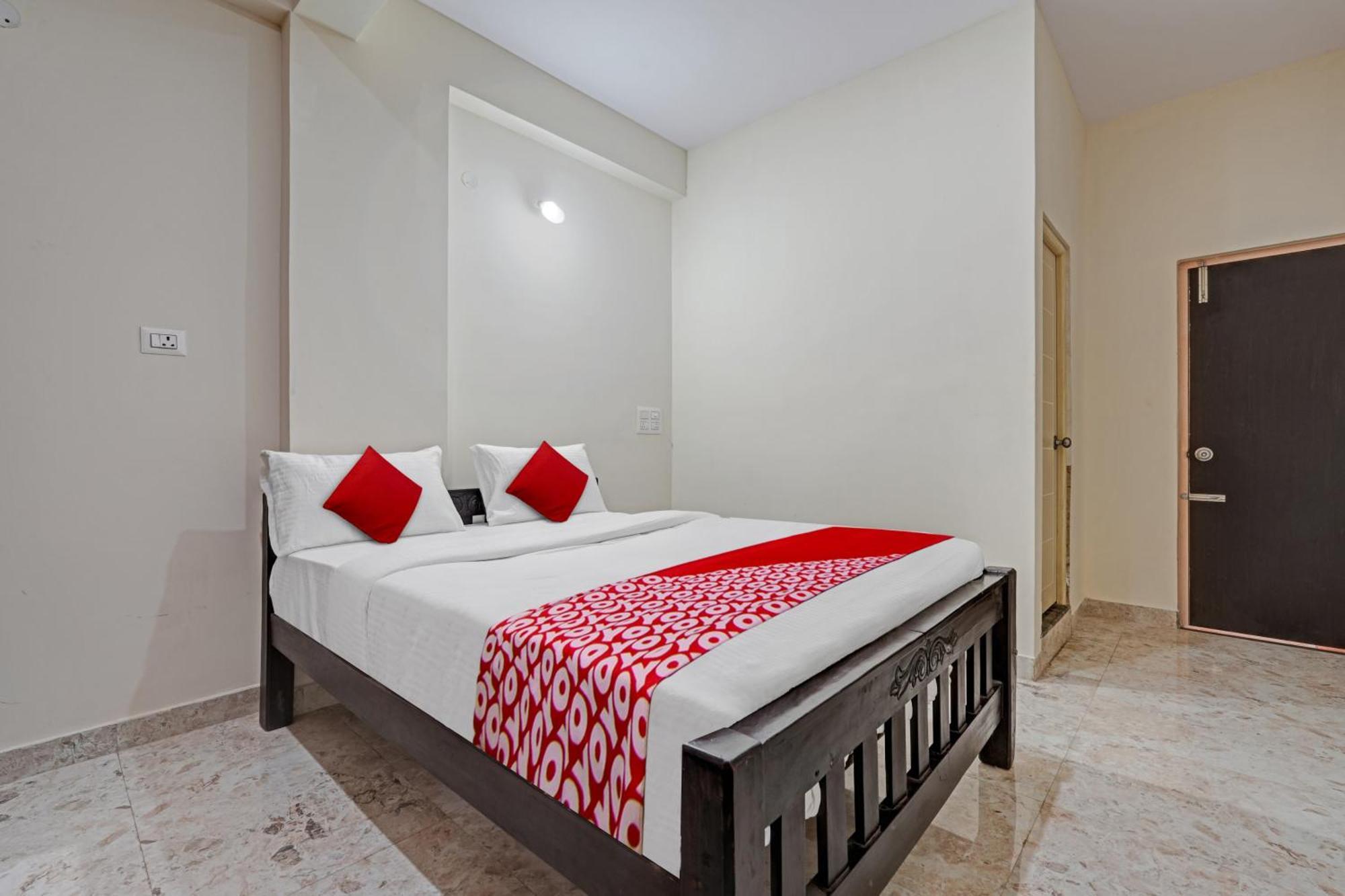 Hotel O Sri Chowdeshwari Boarding And Lodging Tavarikere Exterior foto